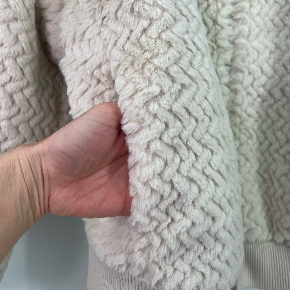 Abercrombie & Fitch Cream Textured Chevron Faux Fur Teddy Bomber Jacket S Small - Picture 8 of 10